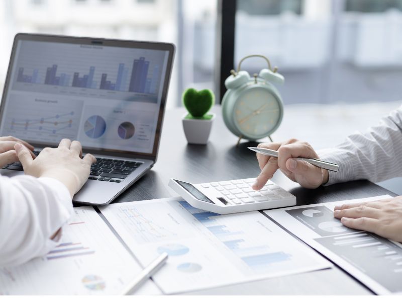 como a inteligência artificial ajuda nos negócios hoje em dia